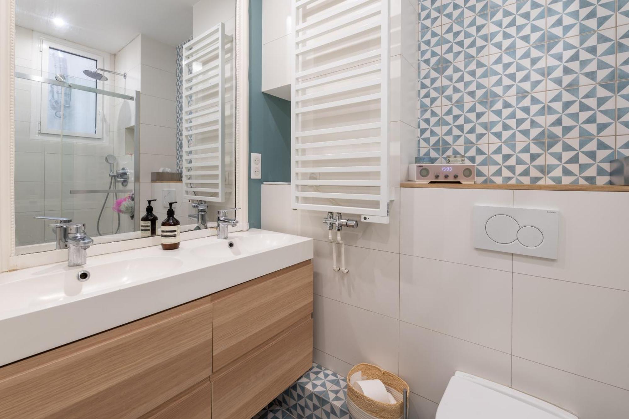 Spacious And Elegant 3bd Apartmentrochechouart Apartment Paris
