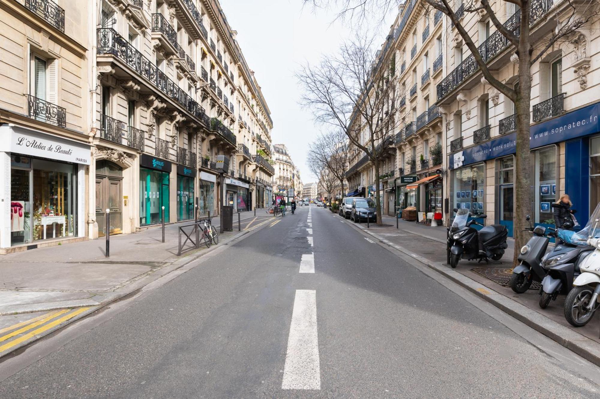 Spacious And Elegant 3bd Apartmentrochechouart Apartment Paris