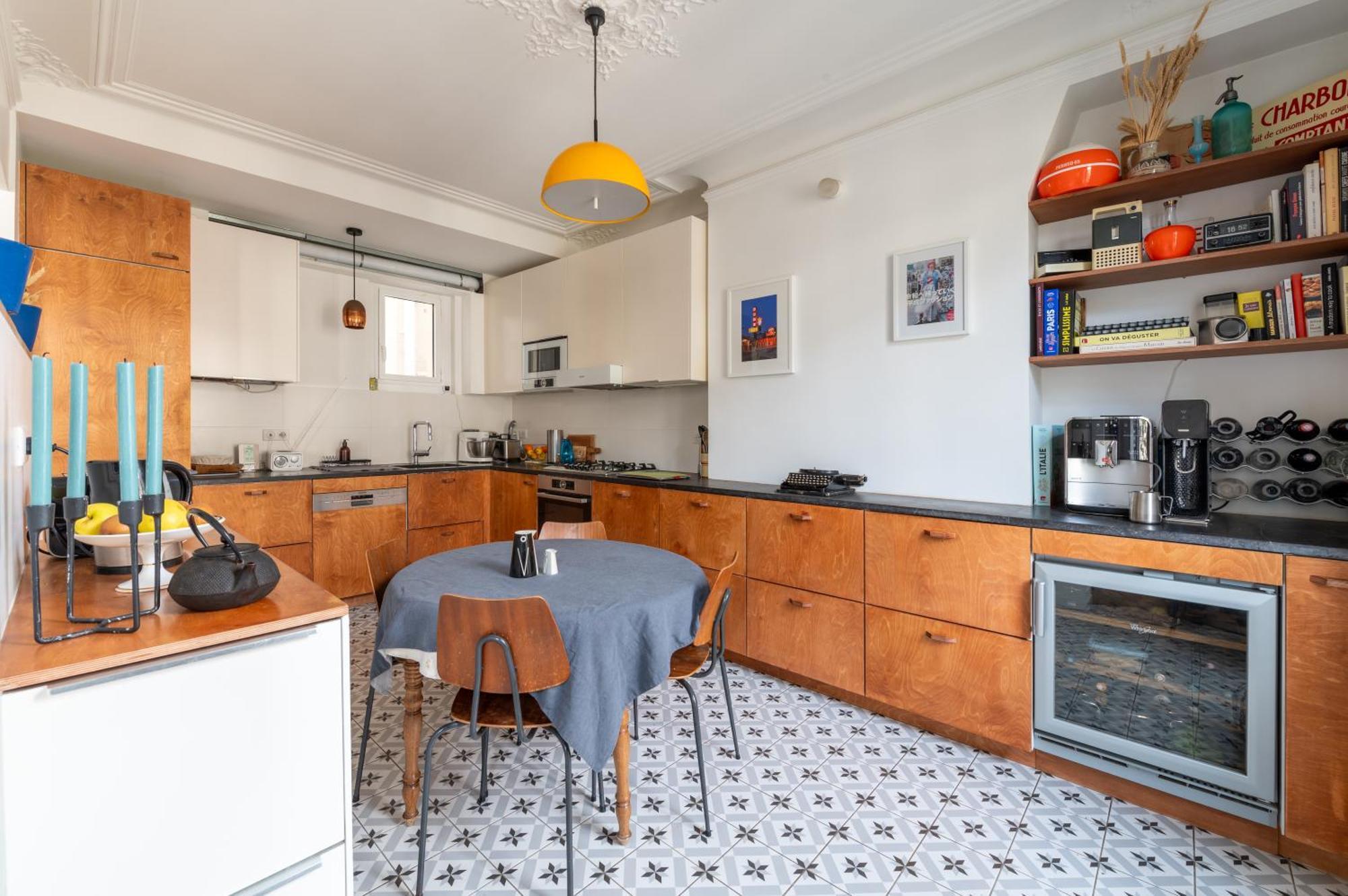 Spacious And Elegant 3bd Apartmentrochechouart Apartment Paris